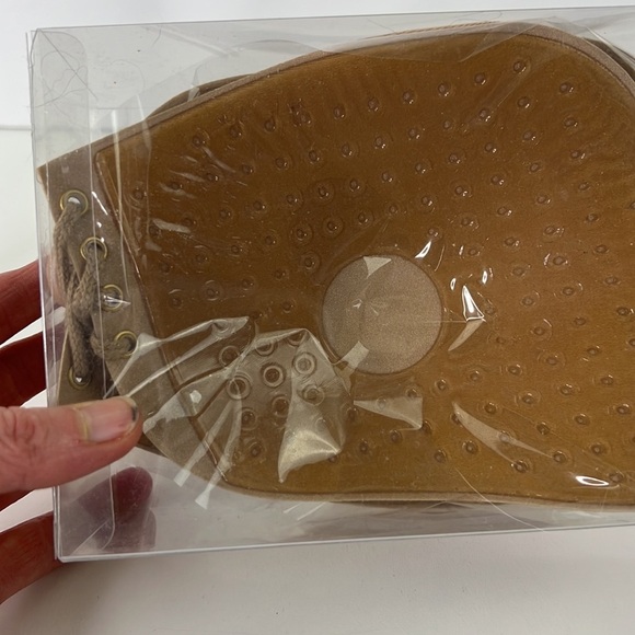 New in Box Breast Lift Adhesive Bra - Picture 6 of 6